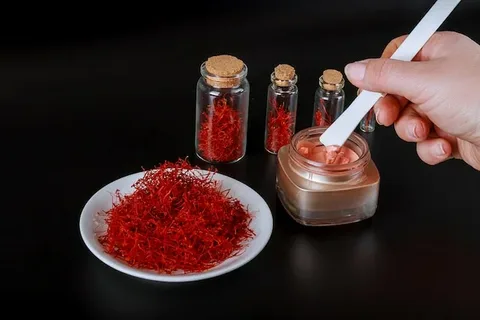 تصویر 2 از زعفران پنج گرمی قائنات اصل و فاقد نا خالصی